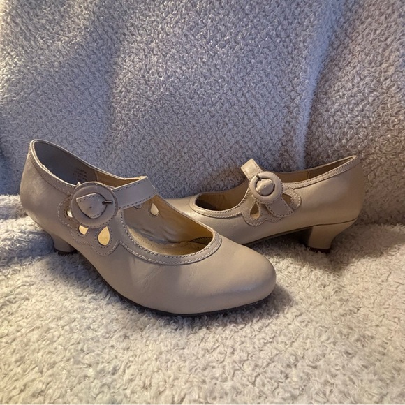 hotter Shoes - Elegant Cream Mary Jane Heels